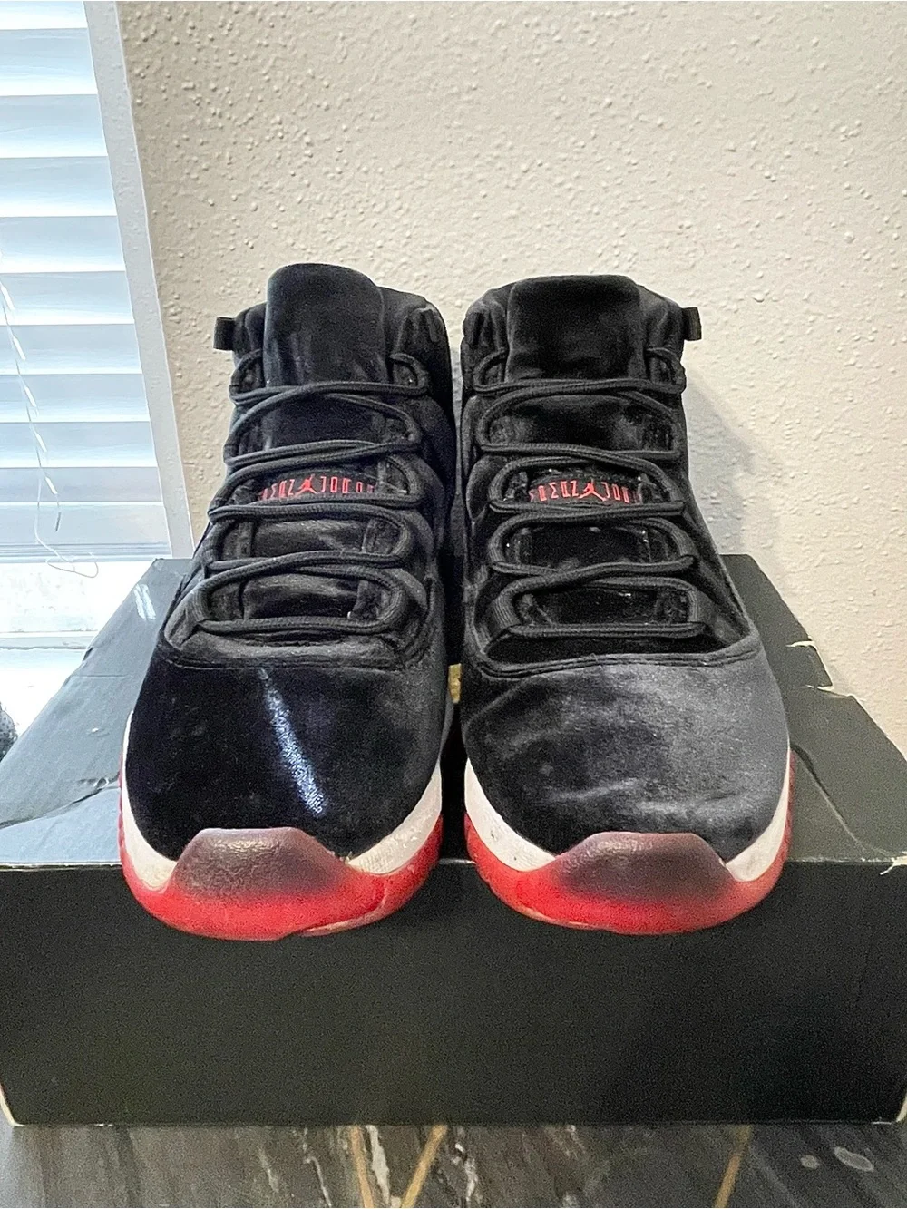 Air Jordan Retro 11 Bred Velvet Size 9.5